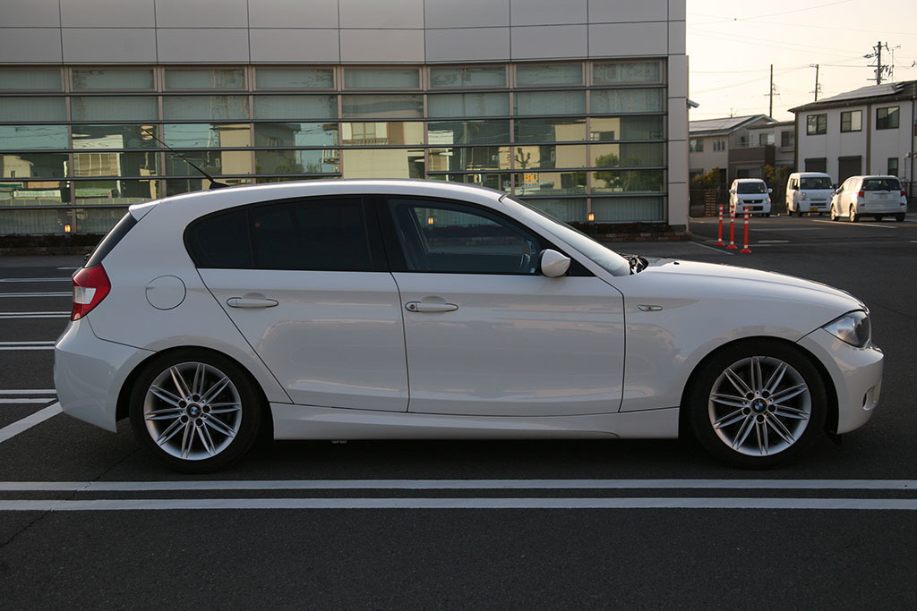 trade3072's tweet photo. #BMW 130i #ヤフオク 出品中です🚙💨人気のアルピンホワイトで、スタイリッシュなMスポーツです！エンジン機関良好💪外装、内装とも綺麗な状態です✨車検：令和3年9月まで

https://t.co/U5MjakdsdG

#自動車 #車 #中古車 #旧車 #車売却 #車好きと繋がりたい #車売りたい #車買いたい #外車 https://t.co/52EOaV4ZU5