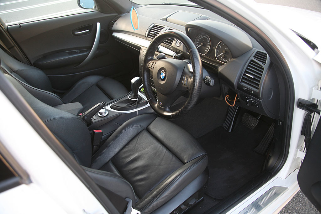 trade3072's tweet photo. #BMW 130i #ヤフオク 出品中です🚙💨人気のアルピンホワイトで、スタイリッシュなMスポーツです！エンジン機関良好💪外装、内装とも綺麗な状態です✨車検：令和3年9月まで

https://t.co/U5MjakdsdG

#自動車 #車 #中古車 #旧車 #車売却 #車好きと繋がりたい #車売りたい #車買いたい #外車 https://t.co/52EOaV4ZU5