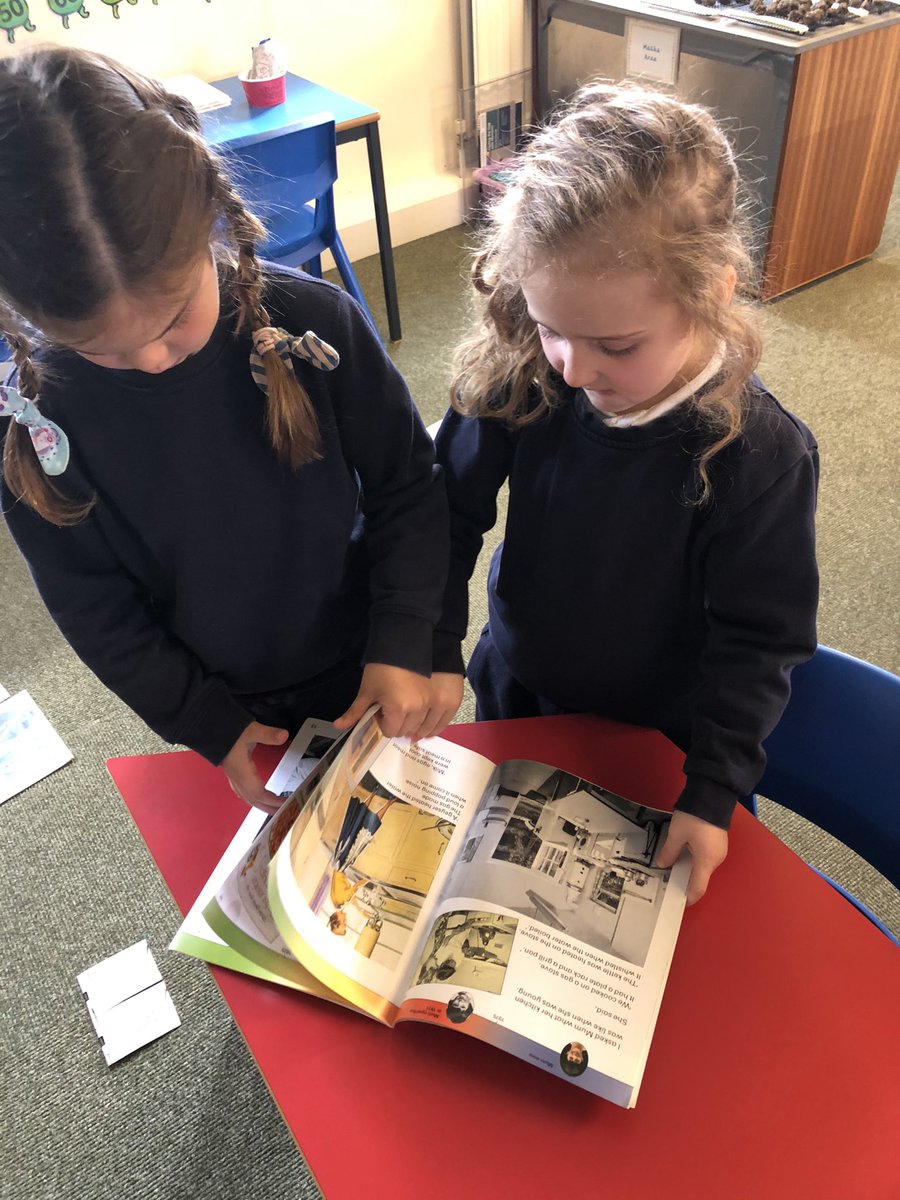 SibfordJS's tweet photo. Finding non-fiction features in #SibfordYear1and2 today. #informationtexts #handson #teamwork #SibfordJS #MondayMorning https://t.co/BGMMVCqlLE