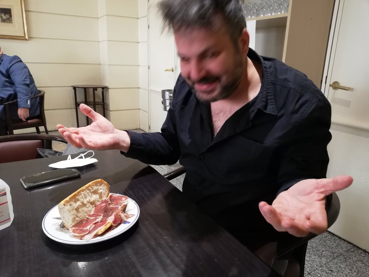 vidalmatas14's tweet photo. 📣📣📣@antonitrobat Lliçó 1 Madrid "tostada con jamón" literal #senseoli
#fabolla
#eixut https://t.co/JV6qqZ55Ie