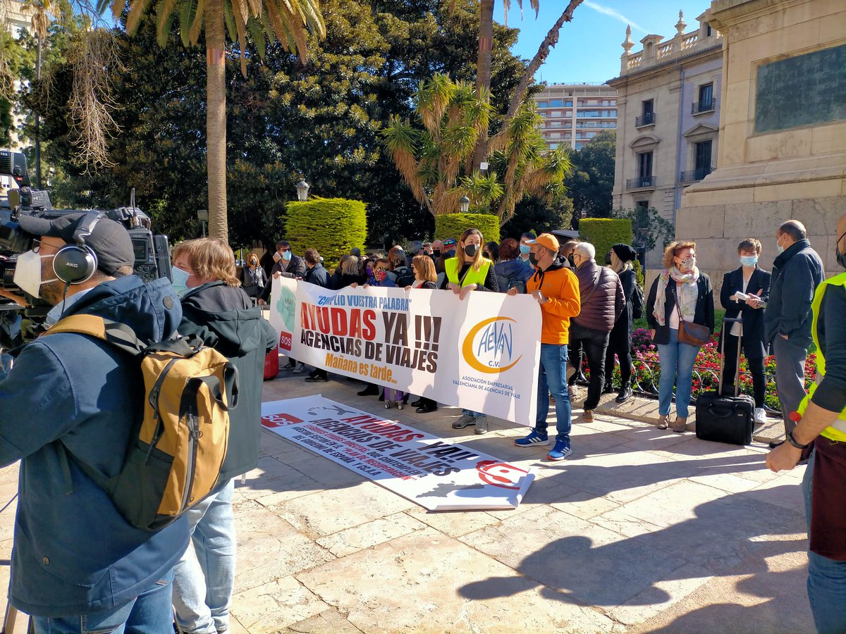 ViatgesV's tweet photo. #somospequeñaagencia #ayudaagentesviajes  AGENCIAS DE VIAJES EN LA CALLE LUCHANDO POR LO QUE ES SUYO https://t.co/JRYGCUxi2s