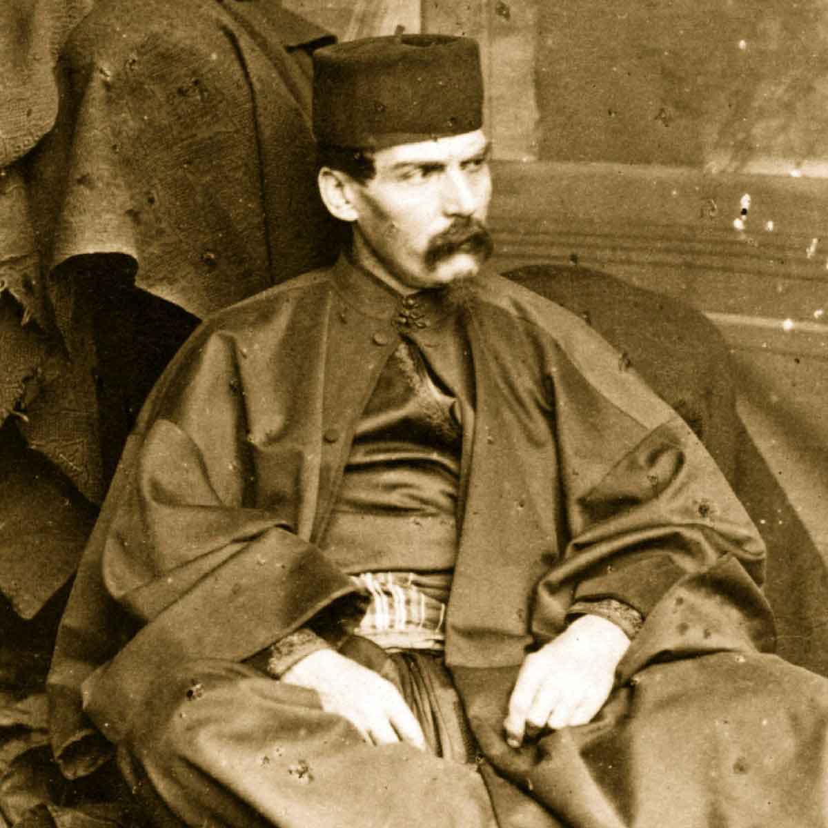 Biography of Sir Richard Burton published online to mark the splendid rogue's bicentenary. "While in the army he kept a gaggle of tame monkeys and hoped to learn their language, but gave up after learning “no more that 60 words" - mailchi.mp/thechap.co.uk/…