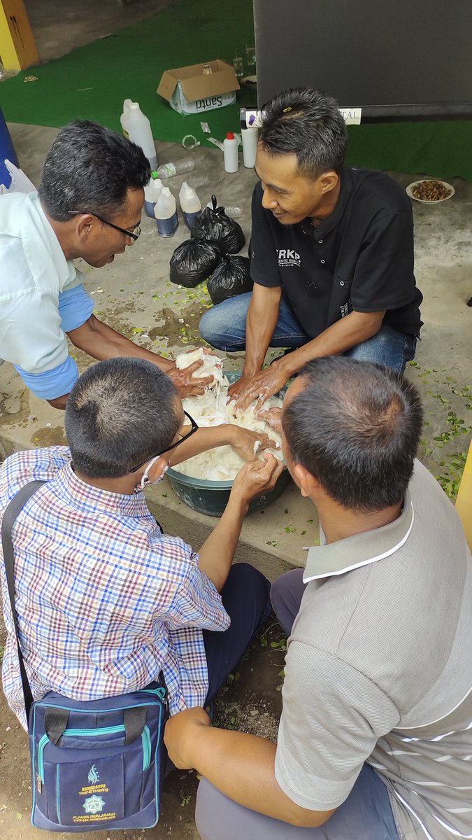 Syawaludin3687's tweet photo. Alhamdulillah, turunan dr jamu bumi sdh di turunkan di lumbung bumi JATIM
Satu satu naik kelas, utk kemandirian dan kesejahteraan petani
Belajar dan terus berjamaah utk mendapatkan sesuatu yang terbaik dlm kebaikan agar menjadi orang beruntung
#PS200 #JamuBumi https://t.co/6MZaunpoID