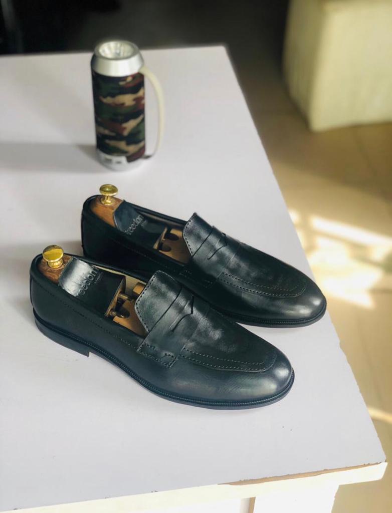 F_eetz's tweet photo. Good morning I make affordable office shoes,sandals and slides.
Location: ilorin, also available for delivery.
Pls help me retweet. https://t.co/JhwwxjHQJp