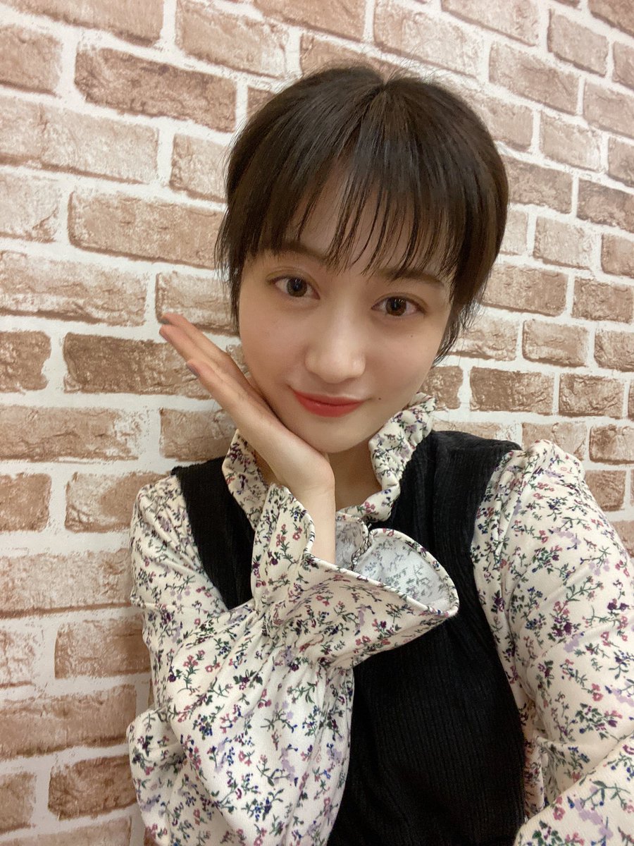 #NMB48の家からしゃべくりアワー
 ありがとうございました☺️

終わった後、ゲットしたデカシュシュで髪をくくってみました！女子力！！

showroomのスタッフさんと
解体ショーの約束したので次こそは出演できますように👏🏻🌼笑