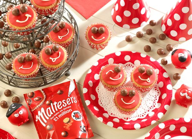 LSTMWellbeing's tweet photo. Ready, steady, bake! 🧁 Entries are still open for #LSTMBakeOff for @comicrelief ❤️, submit your photos before Friday for your chance to win AND there is a prize 🏆 this week (as well as all the glory). https://t.co/MlSPGKFkey