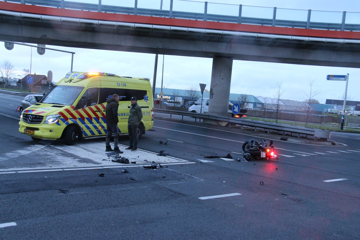 MarcoC42's tweet photo. Botsing motorrijder met auto n201/Legmeerdijk Aalsmeer https://t.co/9ITwCOVClt
