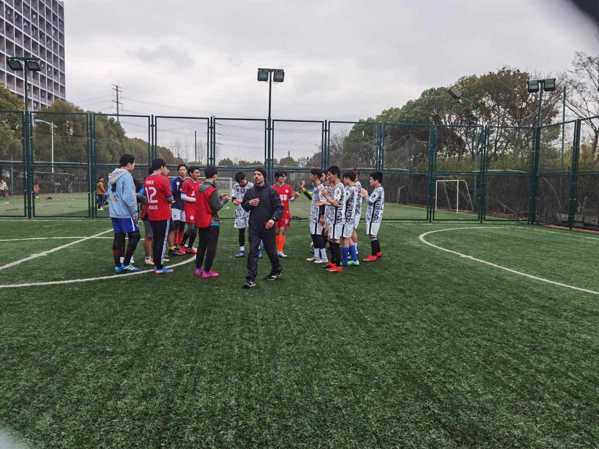 IFCRenmin's tweet photo. Le coup d'envoi du tournoi de football de l'@IFCRenmin a été lancé ce week-end! Les 5 équipes sont composées d'étudiants et de professeurs du campus. Ce tournoi est organisé par l’association des étudiants et le club de football du 20 Mars au 18 Avril. Bonne chance à tous!  ⚽️🏆 https://t.co/0alYF05HL5