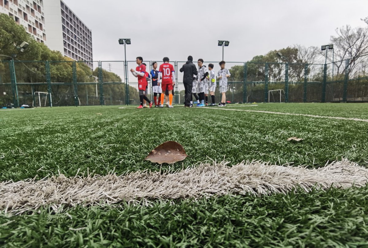 Le coup d'envoi du tournoi de football de l'<a href="/IFCRenmin/">IFC Renmin (Part.FR)</a> a été lancé ce week-end! Les 5 équipes sont composées d'étudiants et de professeurs du campus. Ce tournoi est organisé par l’association des étudiants et le club de football du 20 Mars au 18 Avril. Bonne chance à tous!  ⚽️🏆