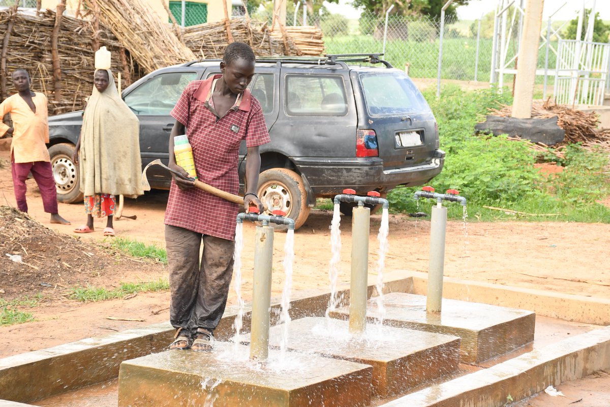 MCRPYOBE1's tweet photo. Today is World Water Day! 

MCRP Yobe PCU, so far implemented the provision of 10 new solar powered boreholes, 170 new hand pumps across 17 Yobe LGAs, rehabilitation of 22 solar powered boreholes with livestock drinking trough and  21 solar powered boreholes with reticulation. https://t.co/vpFGfyxCmn