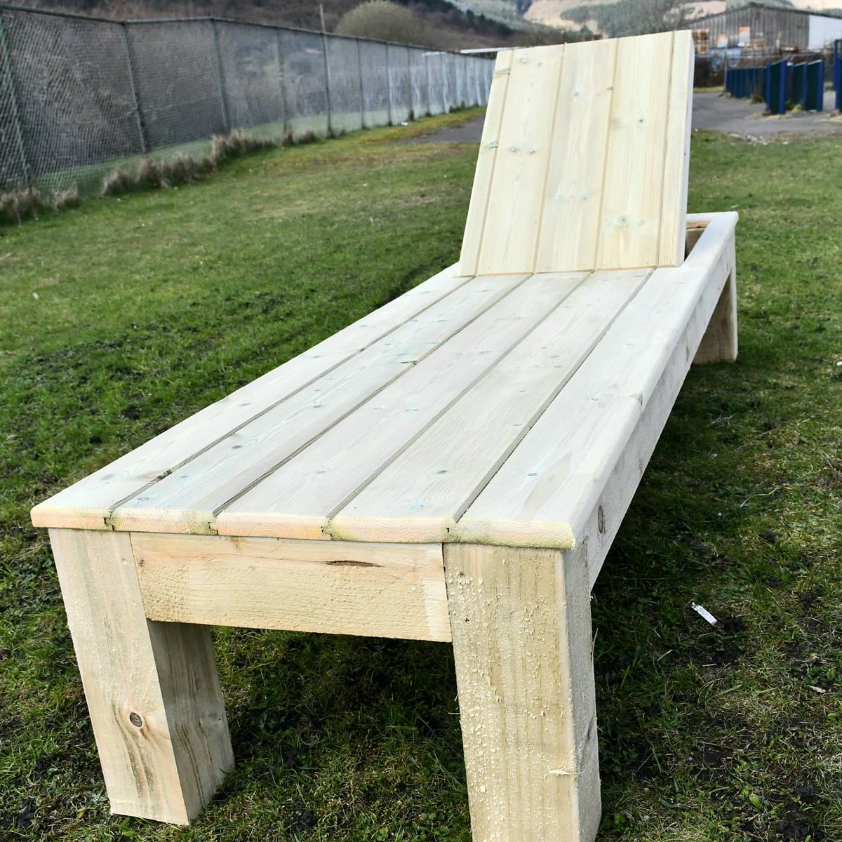 CarnCarpentry's tweet photo. Sun Lounger https://t.co/21GyMLVVYT