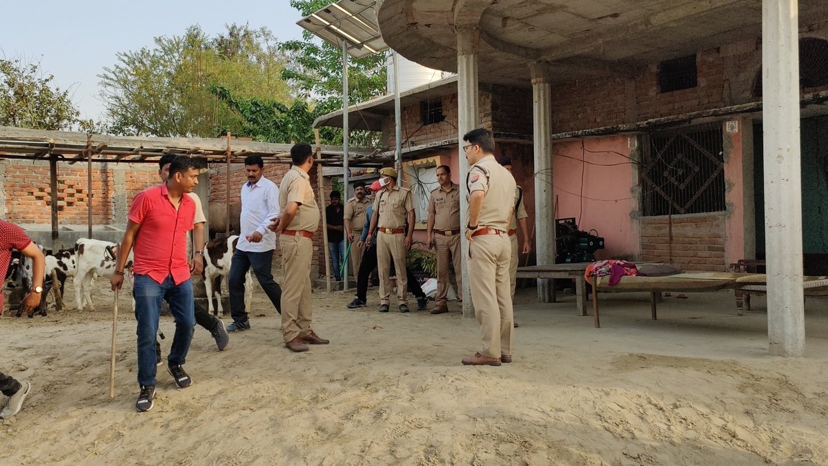 sarvendranews24's tweet photo. @bstvlive #बलिया के नौरंगा गांव मे कार्बाइन बरामदगी के लिए #SPBALLIA बधाई के पात्र आप की जितनी प्रशंसा की जाए कम है ,और #ACSHOME @AwasthiAwanishK सर को पूरी टीम को 1 लाख की प्रोत्साहन राशी देने के लिए ह्रदय से आभार।जय हिन्द @balliapolice @UPGovt @CMOfficeUP @dubey_ips https://t.co/WBuP2B4ZFV