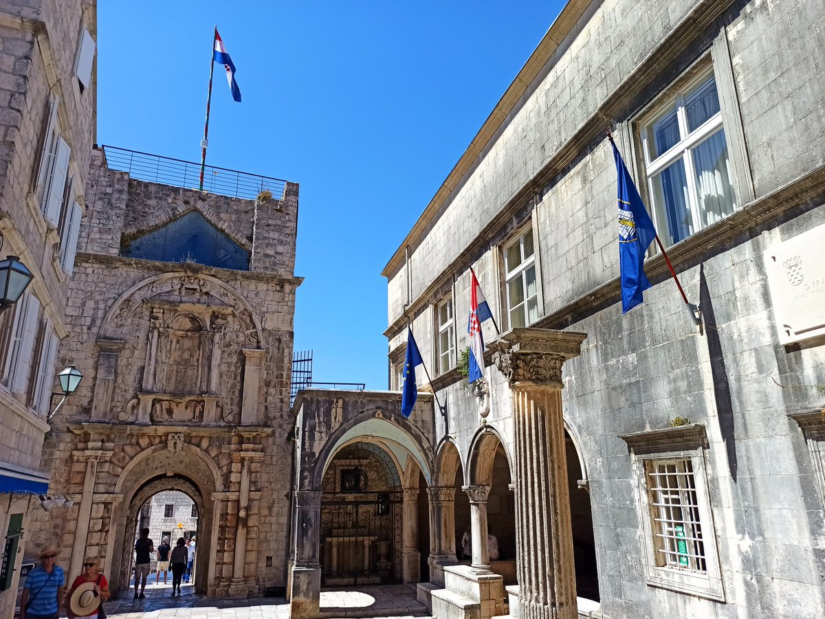 Tuntematon Kroatia, osa 22. Ennätykset - Korculan saari ja sen nerokas kaupunkisuunnittelu.
<a href="/KroatianU/">Kroatian Uutiset</a> <a href="/visitcro/">Visit Croatia</a> <a href="/Croatia_hr/">Croatia Full of life</a> <a href="/VisitKorcula/">VisitKorcula</a> <a href="/KorculaINFO/">KorculaINFO.com</a> <a href="/KorculaTravel/">Korcula Travel</a> #adriatic #islandlife #kroatia #loma #vanhakaupunki

facebook.com/10160111826198…