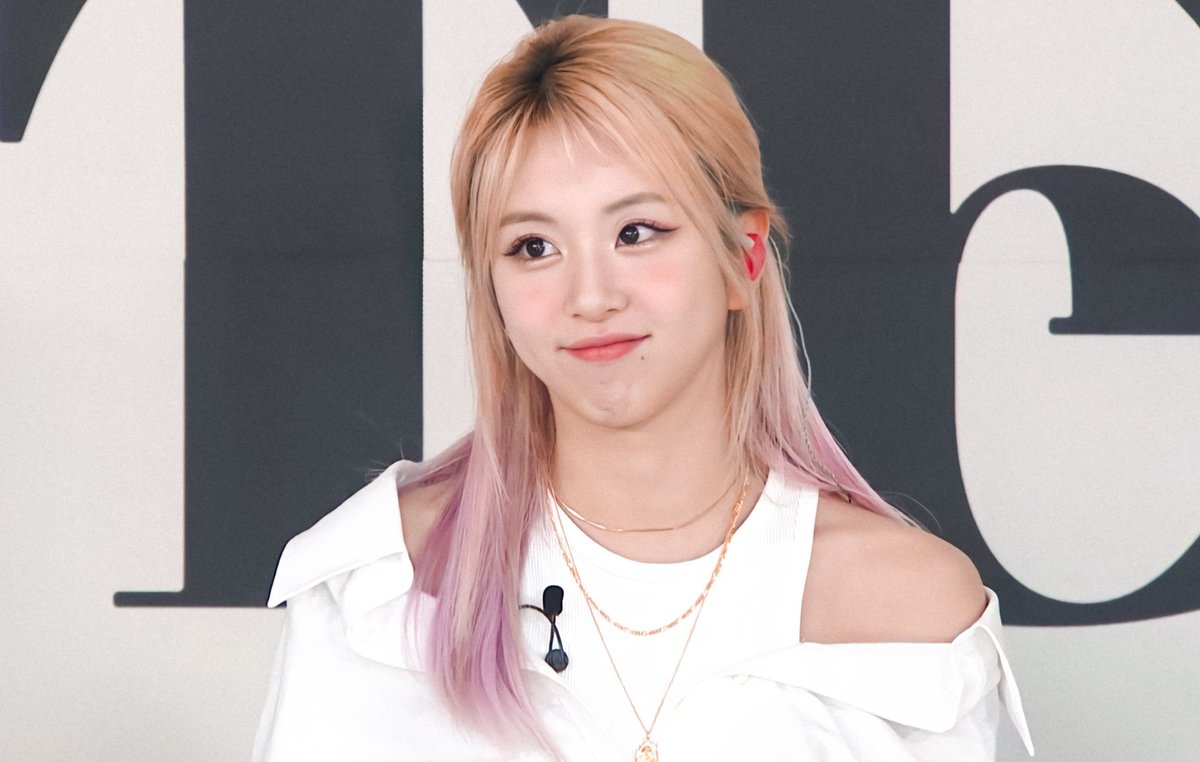 chaeyoungpic's tweet photo. isn't she lovely 🥺 https://t.co/E5RRV0MSgq