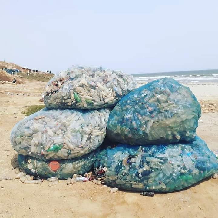 LETSGOCLEANTHE1's tweet photo. #onebagbeachclean #beach #oceanlife #saveourseas #oceancleanup #beachlitter #onebeachcleanup #4ocean #beachclean #beachtrash_ #5minutebeachcleanup #cleanthebeach #beachtrash #plasticfreeparadise #cleanourseas #just1bag2020#mondo4africa https://t.co/AkJN3uZfCF