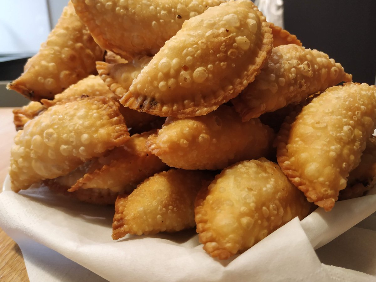 Festival of color and happiness is all around.
To kyu na kuchmeetha ho jaye.
"Holi special Gujiya" recipe uploaded on my YT channel.
Please take a look and subscribe my channel.
#holi2021
#holispecialrecipe
#gujiyarecipe
#cookingshookingwithsoni

youtu.be/6UpXDpOEJ3o