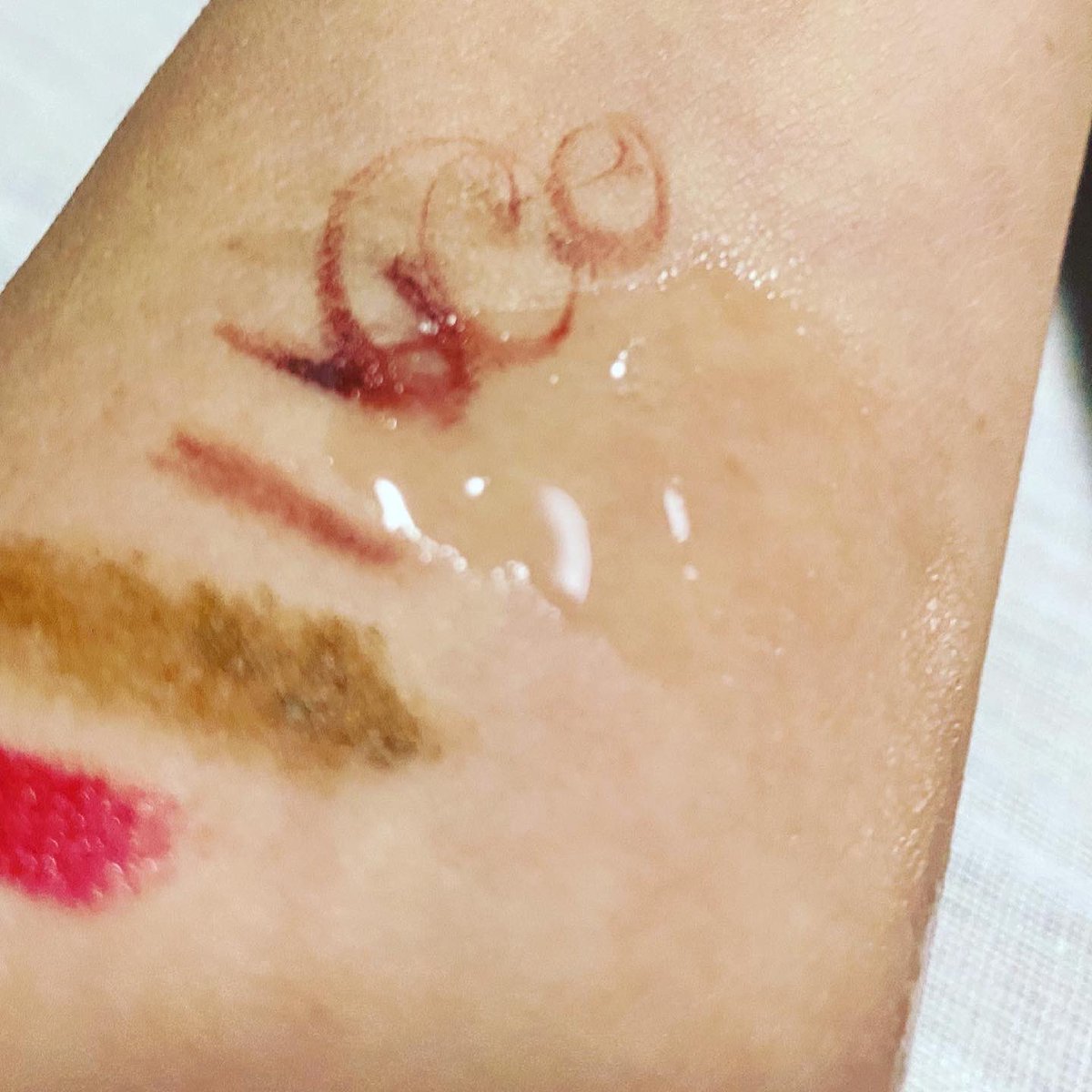 lmillyslo's tweet photo. メイクアップフロートは成分の約80%が美容液成分という贅沢なクレンジング！

つっぱり感がなくて、しっとりした仕上がりです。
落ちにくいメイクもよく落ちてくれていいです！

#MERIQUE #anela #メイクアップフロート #アンバサダー https://t.co/sHx2isKQox