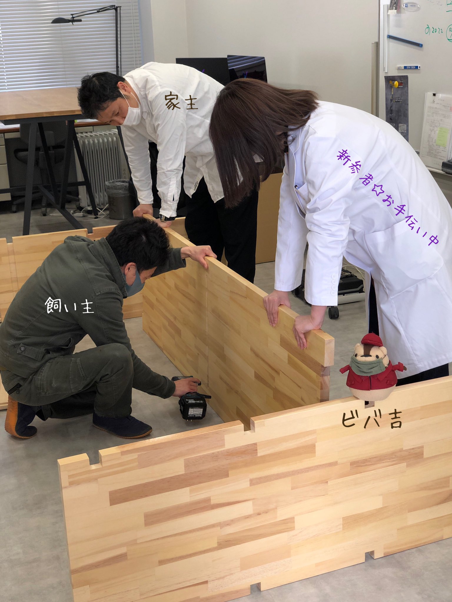 Twitter 上的 福岡大学工学部建築学科 計画系 宮崎研究室 にまたまた新しい家具が ビバ吉の飼い主さんが じゃなくて ものづくりセンター の職員さんが組み立ててくれました カウンター兼本棚 ですかね かっこいいデスねー 羨ましい 福岡大学