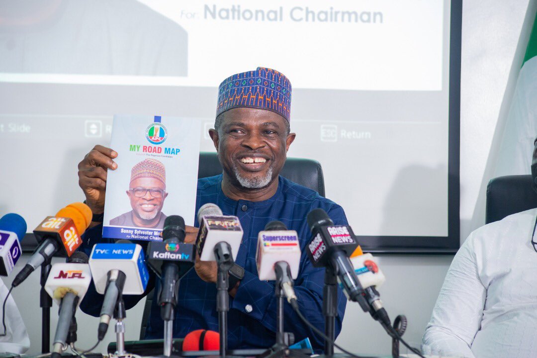 SSMSupportGroup's tweet photo. Sunny Moniedafe is one of the most detribalised Nigerians I know.He is a staunch believer in one strong,indivisible Nigeria. 

Interestingly, it seems destiny ordained Sunny to be a modern apostle of national unification of sort. #APCGettingItRight #SSM https://t.co/w51sXB2fL4