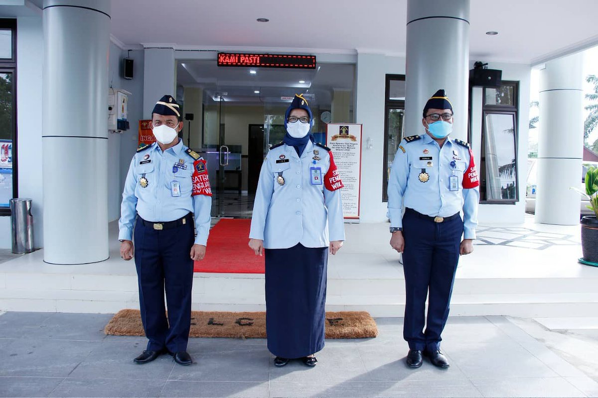 kemenkumbkl's tweet photo. *KAKANWIL INGATKAN PEJABAT DAN PEGAWAI TERTIB ADMINISTRASI SERTA MENGGUNAKAN ANGGARAN SECARA EFISIEN DAN AKUNTABEL*

Baca Selengkapnya----->https://t.co/yWYAfUzOlx

#PastiPADEK
#BengkuluPastiPADEK
#PeningkatanKualitasPelayananPublik 
#KumhamPASTI
#Kemenkumhamri
#diary_kemenkumham https://t.co/xcMdV25cIS