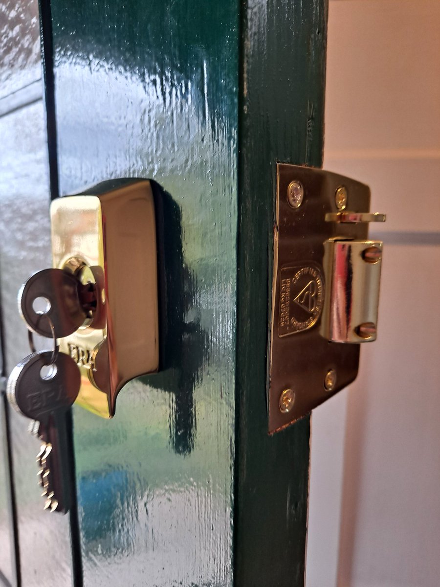 sher_lock96's tweet photo. Era Locking Nightlatch... looks smart &amp; more secure 
#ERA @BasfordCops @ERASecurity @GedlingCops @Sherwoodcobbler @Thelocksmithmag https://t.co/7yx2U7PcPD
