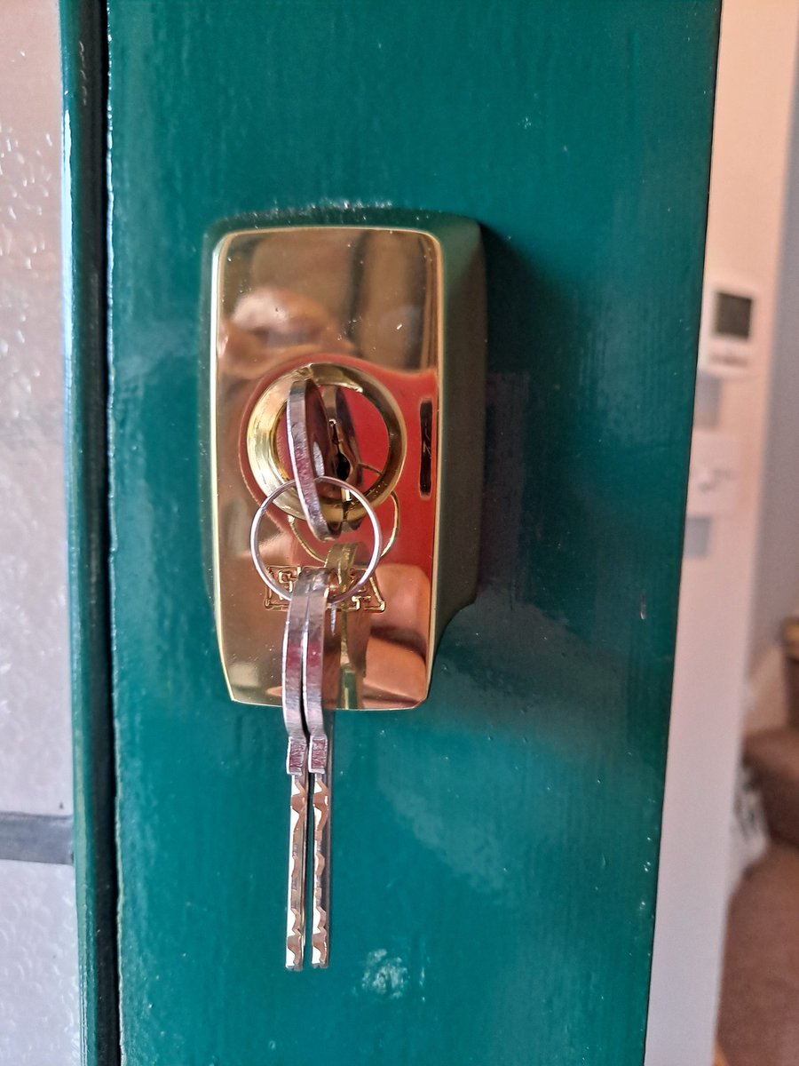 sher_lock96's tweet photo. Era Locking Nightlatch... looks smart &amp; more secure 
#ERA @BasfordCops @ERASecurity @GedlingCops @Sherwoodcobbler @Thelocksmithmag https://t.co/7yx2U7PcPD