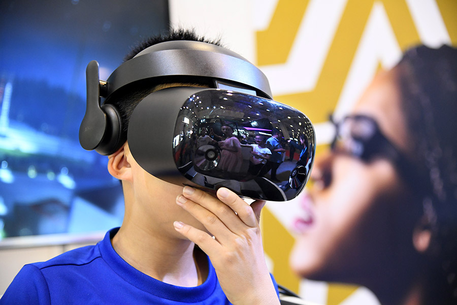 ChinaDaily's tweet photo. A newly-passed blueprint for China's development in the next five to 15 years has garnered wide attention as it offers a glimpse into the country's #innovation path and future #sci_tech scenes. https://t.co/MCO8xFtV7y https://t.co/eoJLWK2uJE