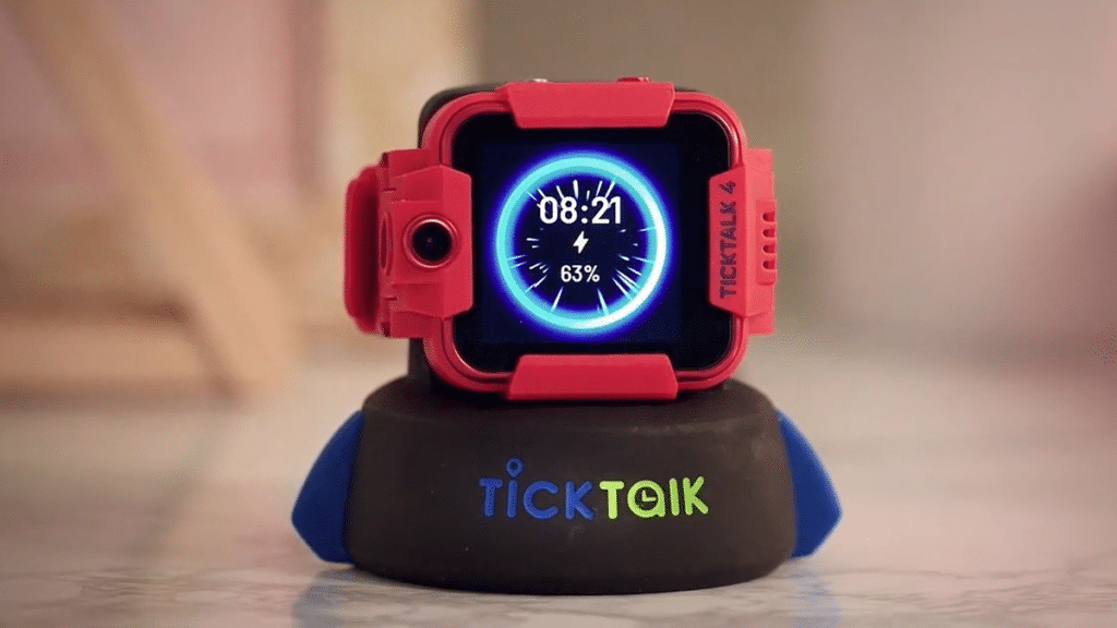 teknoloji_org's tweet photo. TickTalk 4 üzerinde yaklaşık iki senedir çalışan girişimciler, ürünü çocuklar için üretilmiş bir akıllı saatten fazlası olarak tanımlıyor.
🌐>>https://t.co/YMCLDuVsmd
#teknoloji #akıllısaat #çocukveteknoloji #ticktalk4 https://t.co/qkoT0OYdOe