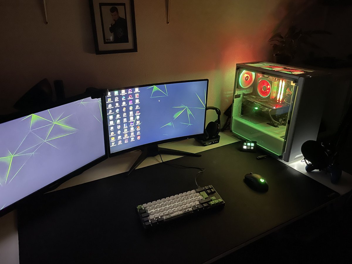ElBastoTV's tweet photo. Setup Februar 2021 https://t.co/ubu1hqrSyK