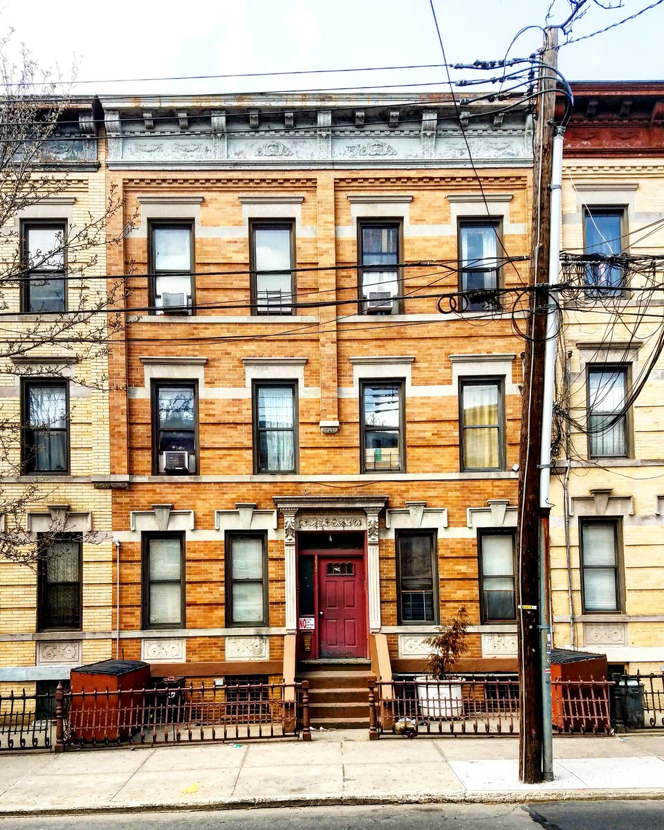 Rochdalian's tweet photo. Today's photographs are posted at https://t.co/sYeuoQae9a. Please enjoy!
An apartment house in #Ridgewood, #Queens
#newyorkcity #nyc #nycphotography #nycarchitecture #queensnyc #queensphotography #queensart #queensarchitecture https://t.co/diABRa4gdD