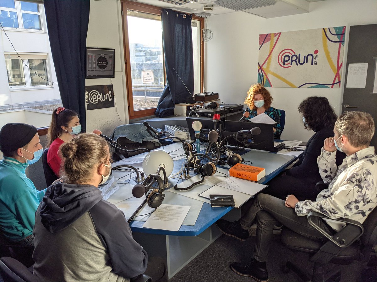 ConstanceBenard's tweet photo. On est parti.e.s pour 3h de matinale philo sur le sens de la fête sur @Radio_Prun avec des étudiant.e.s, prof, chercheurs.euses et bénévoles ! https://t.co/9QatrZu3Zc