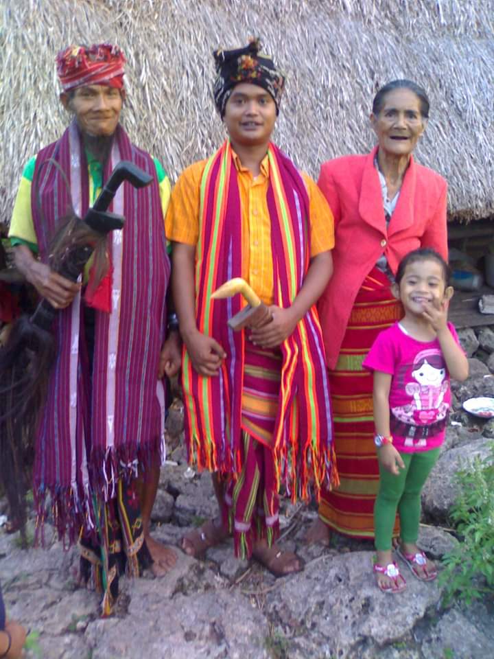 Penyair_Berdiri's tweet photo. Lestarikan Budaya Indonesia
Cintai Produk UMKM lokal

Nih kain Tenun Sabu NTT
bisa beli di mbak Mer......
@nuansabening28 
👇

( mirip yg kupakai asal sama NTT hanya beda kabupaten ) https://t.co/04rstv3tN3