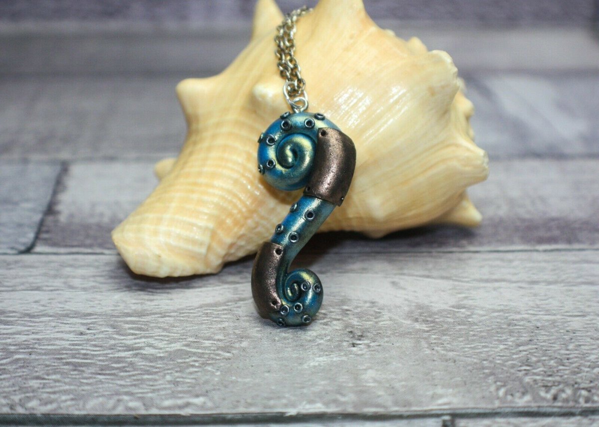 CuriousCogsmith's tweet photo. The pendant of this #Lovecraft inspired necklace is #handcrafted from polymer clay, shaped and formed by hand.
https://t.co/QK4HwyA0Ru
#EarlyBiz #shopsmall #shopindie #giftideas #handmadejewellery #necklaces #Cthulhu #tentacles https://t.co/WH76zDt8s6