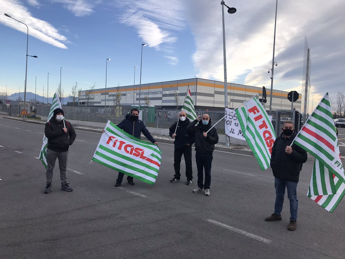 xsemprepace's tweet photo. Oggi 22 Marzo  #sciopero generale di 24 ore dei dipendenti #amazon  #presidio Burago di Molgora @FitLombardia @FitCisl https://t.co/VHjHFBwOfn