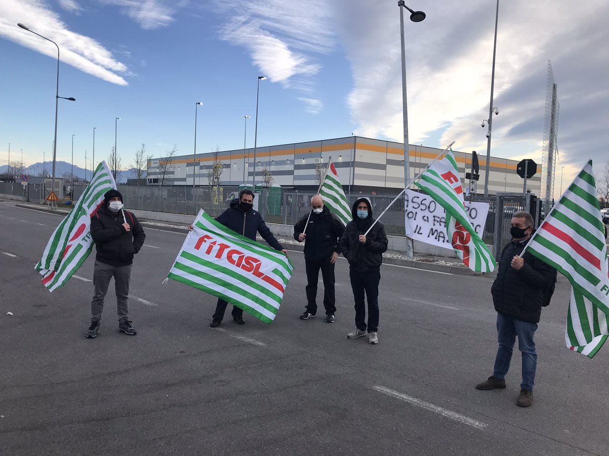 xsemprepace's tweet photo. Oggi 22 Marzo  #sciopero generale di 24 ore dei dipendenti #amazon  #presidio Burago di Molgora @FitLombardia @FitCisl https://t.co/VHjHFBwOfn