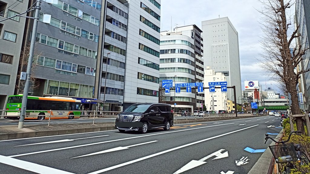 あと少しで退勤📝

#緊急事態宣言解除 され、喫茶店ほか飲食店の営業時間は少し伸びてるのだろうか？退勤後のひと息タイムに困らずに済むかなぁ。

たまには道路を📷
#写真好きな人と繋がりたい #緊急事態宣言 #第一京浜 #国道15号 #イチコク #東京都 #港区 #新橋 #国道 #道路