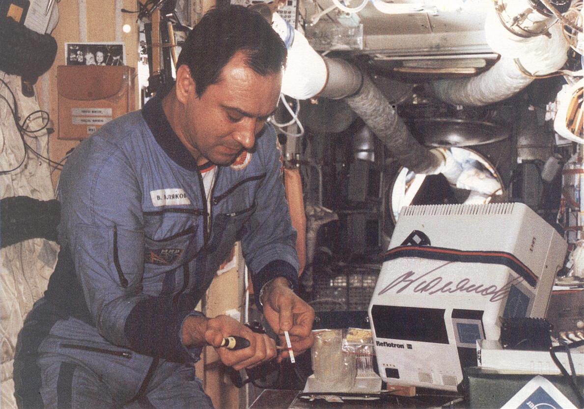 mission_rf's tweet photo. 🚀#OTD in 1995 🇷🇺#Russian cosmonaut👨‍🚀 Valery #Polyakov returned from space setting an absolute world record of the longest space flight ever - 4️⃣3️⃣7️⃣ days and 1️⃣8️⃣ hours.
🔗https://t.co/IJeVyvQkWj https://t.co/MuFlX2rgHs