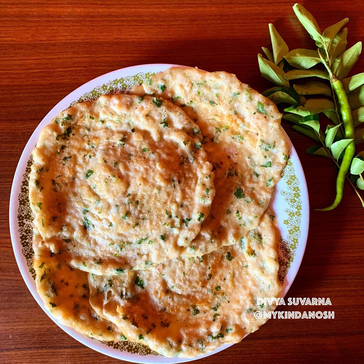 divi93_s's tweet photo. Oat and Scallion Dosas. This is one of my favourite low calorie savoury breakfasts to prepare. It’s super filling and it tastes bomb! 
#oats https://t.co/X1Z0fhBJmE