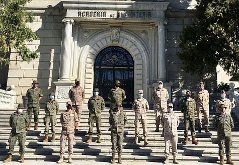 EMADmde's tweet photo. #FelizLunes
El Equipo de Reconocimiento y Enlace Operacional del #MOPS se adiestra en la #AcademiaInfantería @EjercitoTierra 🇪🇸 para estar preparados ante cualquier despliegue en zona de operaciones como órgano de Planeamiento Operativo del #CMOPS
#ElValorDeLoConjunto https://t.co/Q2ch1mYNrn