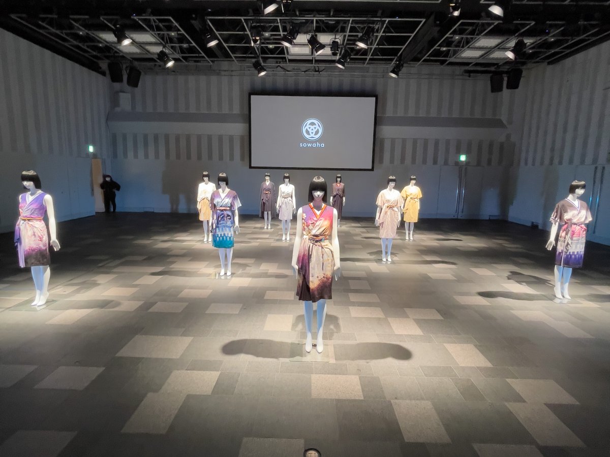 fashionsnap's tweet photo. ソマルタ廣川玉枝とHarajuku Designの柳圭一郎による新和装ブランド「SOWAHA」が発表。林信行 @nobi によるレポートはこちら https://t.co/X3zGWaZjBR #デザインとアートのはなし https://t.co/QweHFPBgwT