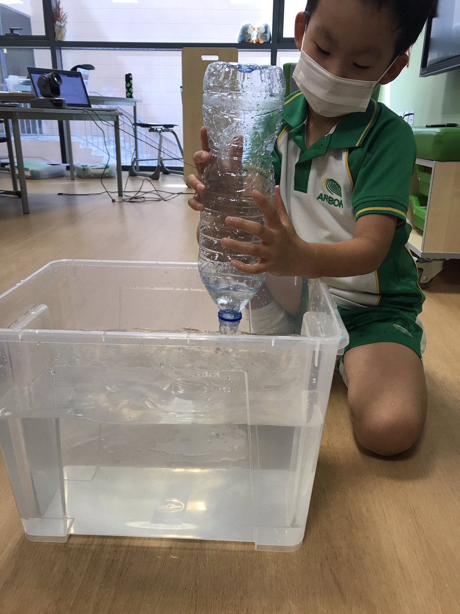 ArborYear2's tweet photo. We have been using water to expand our vocabulary this morning! We now have lots of ideas and rhyming words to write water poems tomorrow. #2E #arborprojects @ArborDubai https://t.co/g5HoxYEJ9s