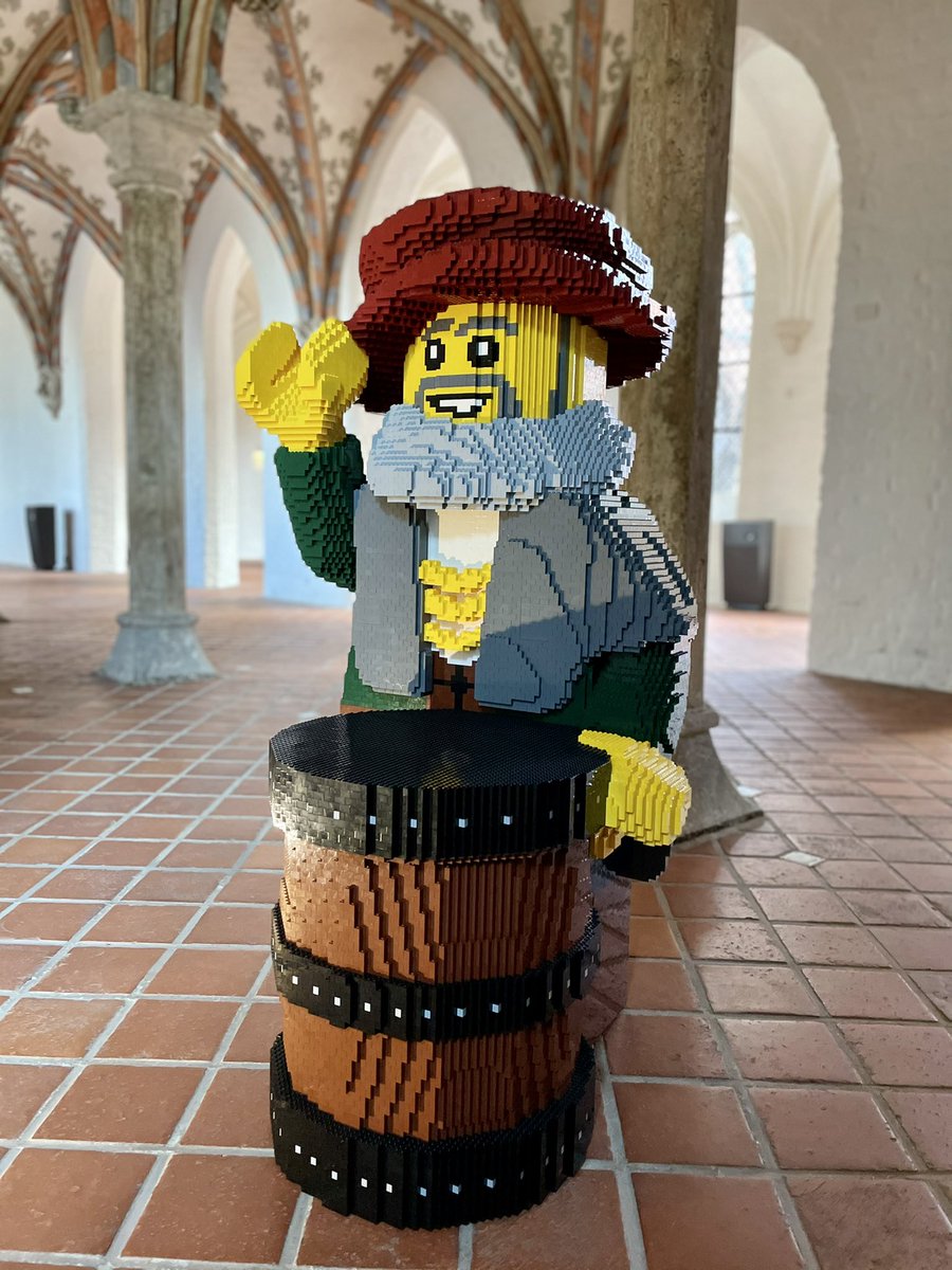 N_Birgmeier's tweet photo. Der LEGO Hansekaufmann Winni Warendorp ist in Lübeck angekommen: Vorfreude auf die #LEGO Zeitreise im @hansemuseum_eu. #Hansesteinreich ab 29. Mai 2021! https://t.co/09N9ds4bkC