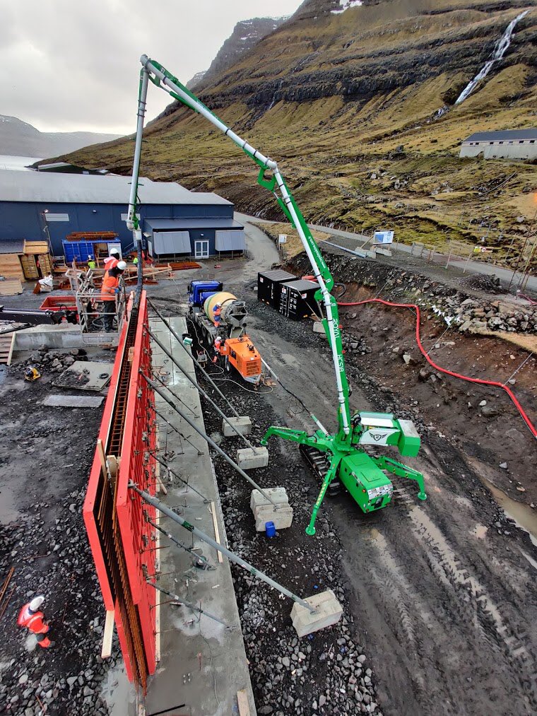 ROYALMAKINE's tweet photo. Hello to a new day on the Faroe Islands π #royalmac #hcs18 #royalmakine #concrete #concretepump #placingboom #concreteplacingboom #turkey #faroeislands #beton #hormigon #construction #betonpumpe #constructionequipment #crawler #spiderboom #crawlerplacingboom #royalhcs18 https://t.co/PzZtePOU8I