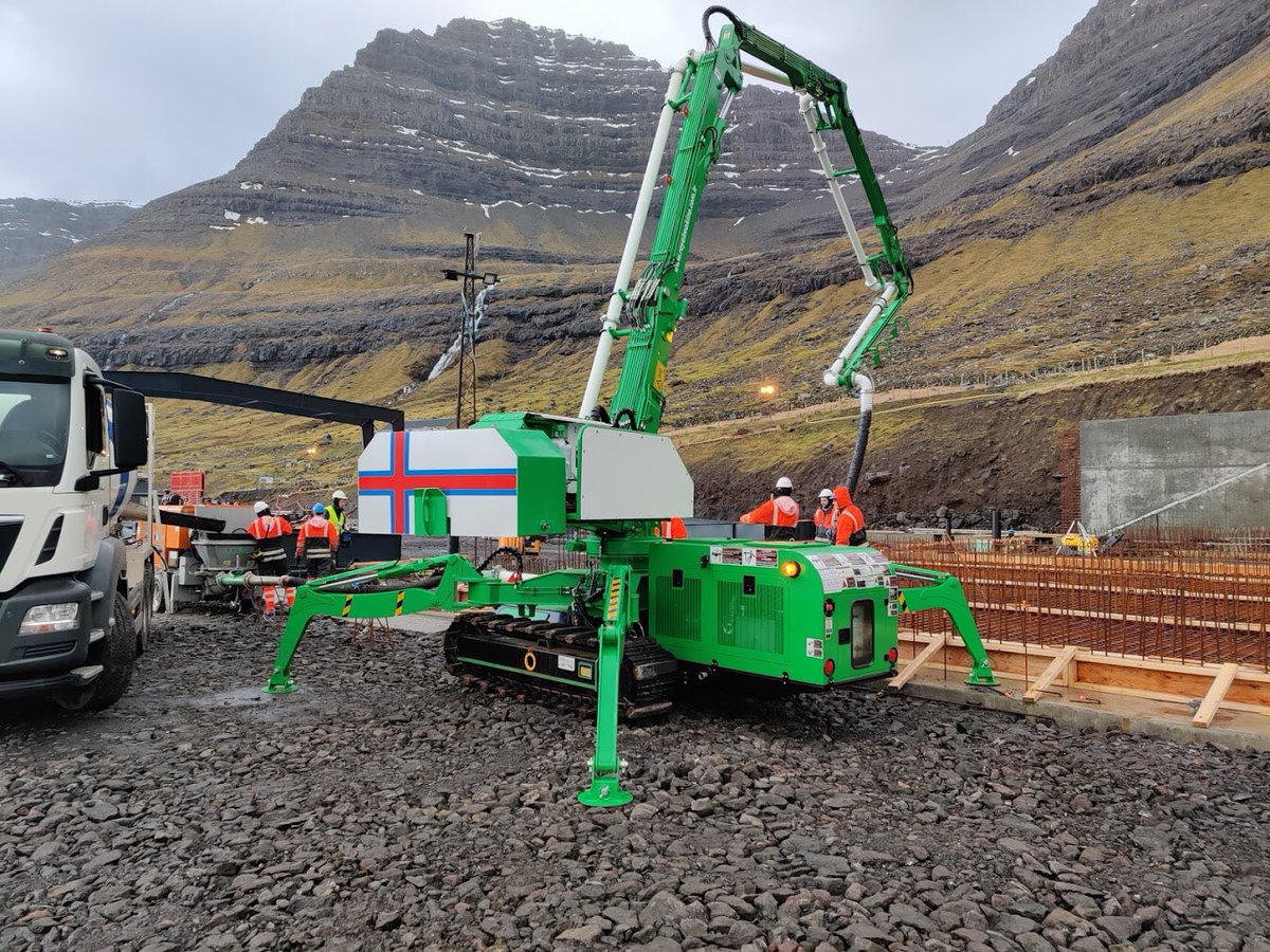 ROYALMAKINE's tweet photo. Hello to a new day on the Faroe Islands π #royalmac #hcs18 #royalmakine #concrete #concretepump #placingboom #concreteplacingboom #turkey #faroeislands #beton #hormigon #construction #betonpumpe #constructionequipment #crawler #spiderboom #crawlerplacingboom #royalhcs18 https://t.co/PzZtePOU8I