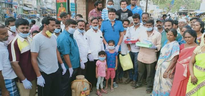 KARTHICKCHANDE1's tweet photo. Same. Day last year we started covid awareness programme in krishnagiri by Rmm district secretary @srinivasansha13
And #RMM soldiers .It is such. Huge awareness program . @mayavarathaan @SudhakarVM @234seconds @Sowmi_here @RajiniSoldiers https://t.co/J2dwaqp7ha