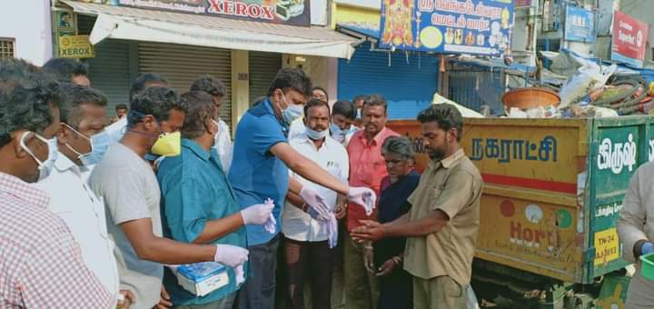 KARTHICKCHANDE1's tweet photo. Same. Day last year we started covid awareness programme in krishnagiri by Rmm district secretary @srinivasansha13
And #RMM soldiers .It is such. Huge awareness program . @mayavarathaan @SudhakarVM @234seconds @Sowmi_here @RajiniSoldiers https://t.co/J2dwaqp7ha