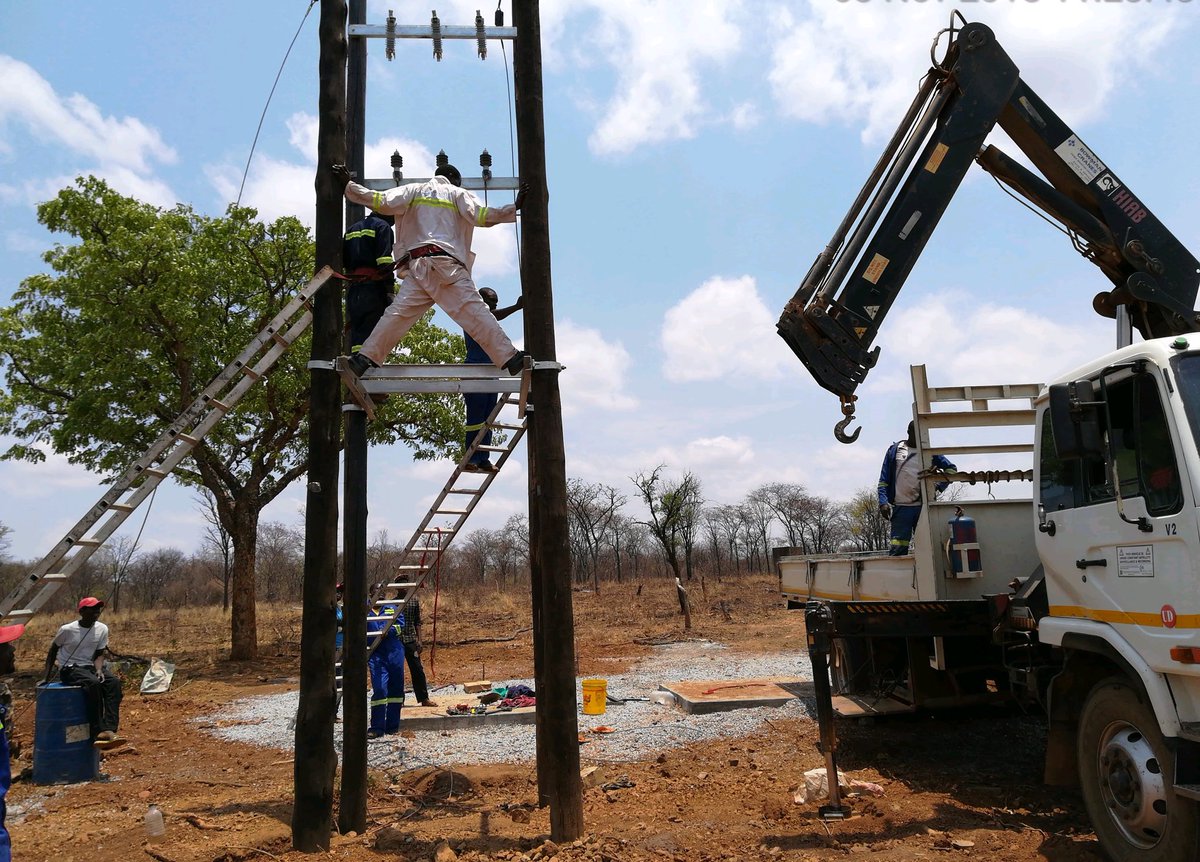 hatiperi_wacho's tweet photo. Man at work! 
Transformers available @teamviewpl ...
Don’t hesitate to call or +263 8688003049 https://t.co/kvZrOO1KaJ