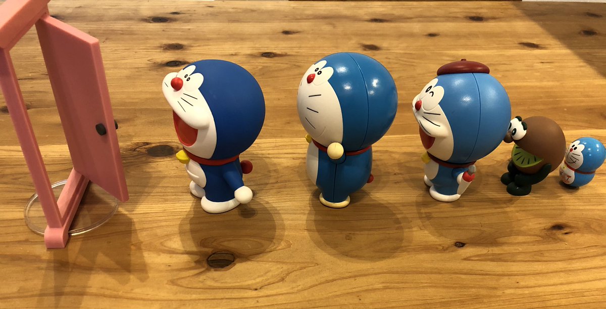 pofupofun's tweet photo. ドラえもんに混じってるキウイかわいい🥝 https://t.co/MObrmdHhFb