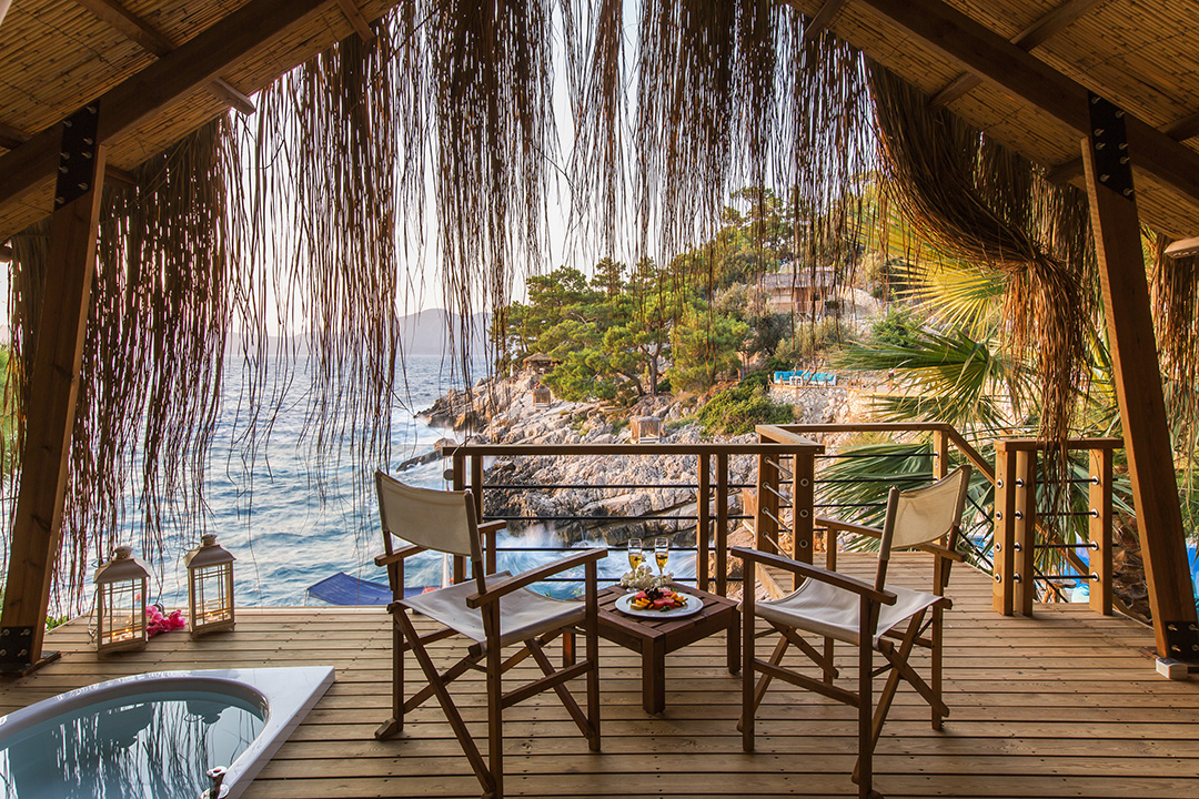 perduehotel's tweet photo. #MondayMotivation Mutlu Haftalar!
Tatil planınızı yaptınız mı? 
Her şeyden izole 13 dönümlük tesisimizde birbirinden uzakta yer alan korunaklı odalarımız ve kişiye özel hizmetimizle; 1 Mayıs'ta kapılarımızı açıyoruz!
#hotel #boutiquehotel #luxuryhotels #butikotel #fethiye #summer https://t.co/BRloKZdhaE