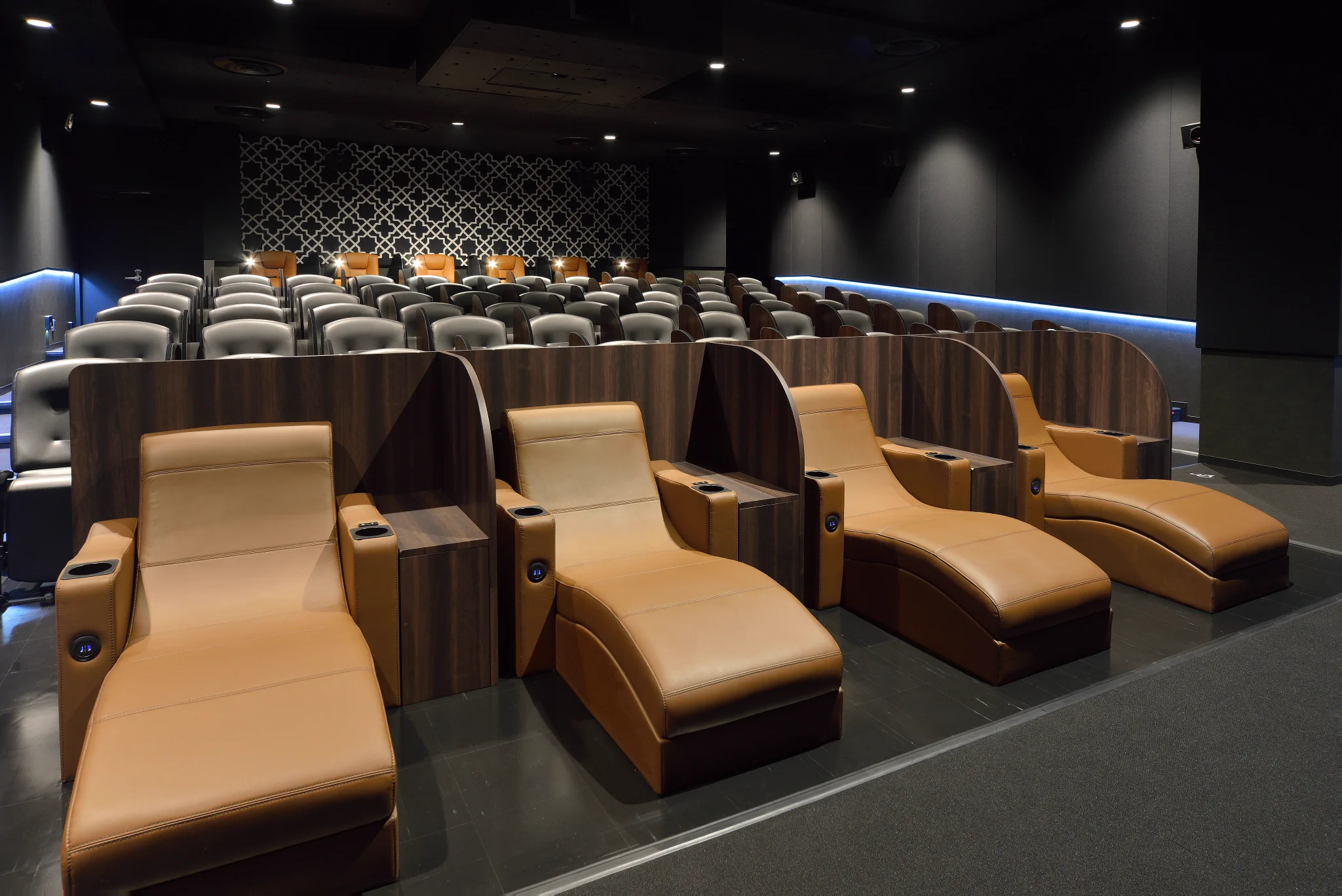 コンゴ、美術シート、映画スターシート cbj_s101 イオンシネマ シアタス心斎橋【心斎橋PARCO 12F映画館】 on X: 